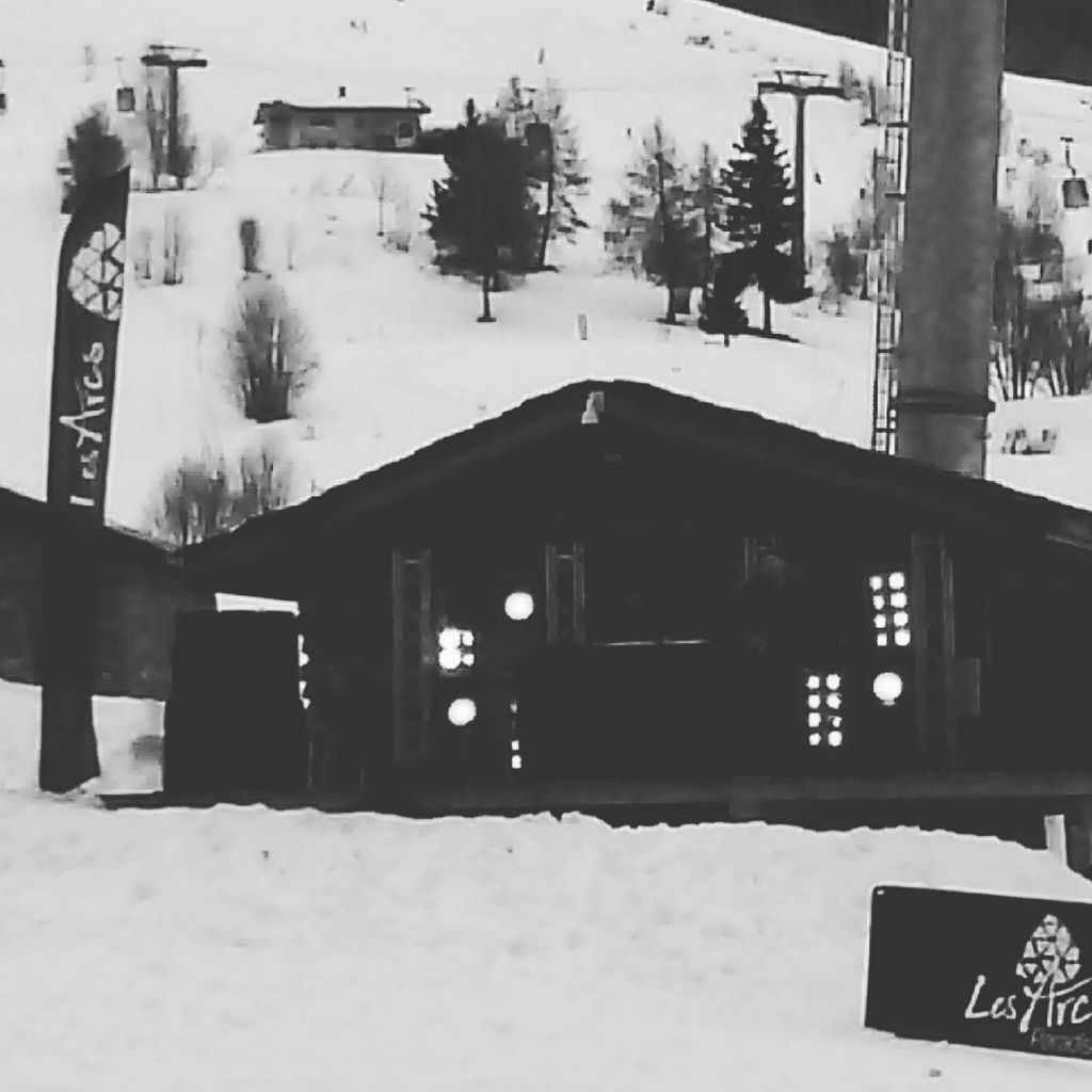 MontagneJadore's tweet photo. Cezaire DJ set dans la place #mille8 #music #lesarcs #paradiski #lespotes #rochemusique #lelodge #restaurant by mil… https://t.co/MbfBCmeR0h