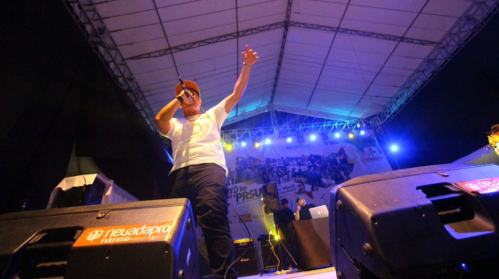 Point20 on #prsu hiphop nite
<a href="/novelopong/">Noufal Afif Akbar</a> on da mic