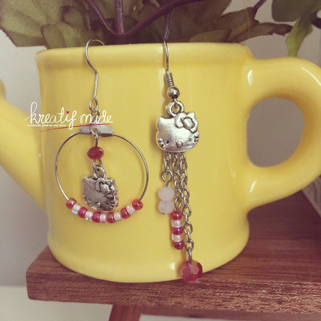 Hello Kitty earrings, price: IDR 50.000 / pair
#hellokitty #earrings #anting #antinghandmade #jualanku #jualansis