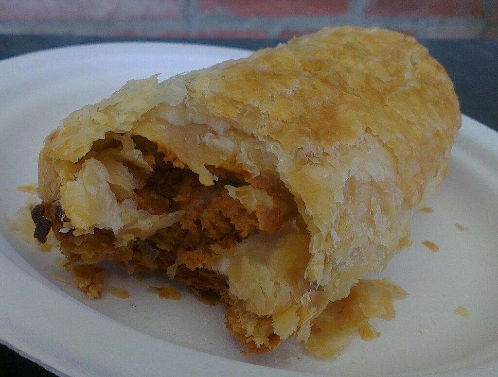 NextDoor2Harper's tweet photo. Thanks for the best sausage roll ever @Frosts_Foodies #numnumnum https://t.co/9s9f0S4ItG