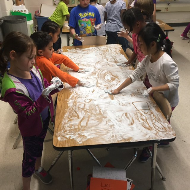 caitmnav's tweet photo. Solving story problems with different missing parts #tqtweet #ppw #counton #funnyfingers #picture #equation #makea10 https://t.co/6lHWt8qdOQ