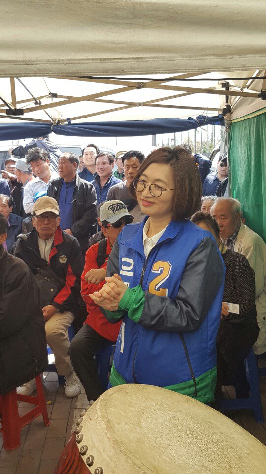 요즘 부쩍 두 손을 맞잡게됩니다. 박근혜정권의 경제실패로 고통받는 국민의삶을 4.13 승리로 바꾸고픈 탓입니다. 재벌의 불법, 불공정없애고 불평등을 넘어 미래를 꿈꾸고픈 탓입니다 #더민주 은수미