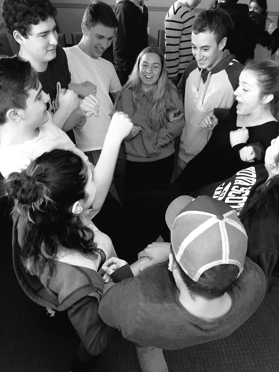 missfiddy's tweet photo. Everyone on the island!! 🏝 @BishopTonnosCSS @BTGRAD2016 @BT_Council #grade12retreat #HamOnt https://t.co/CVfyJNNVOc