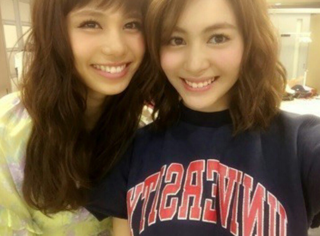 yutakaede111's tweet photo. ツインタワー知ってる人RT

0RT 誰？

50RT うーん...

100RT まぁまぁかな

200RT 可愛いね

300RT 良い��ゃん✨

500RT 女神コンビ♥

1000RT これがツインタワー😎

#佐藤晴美　楓 https://t.co/ZHTaTHy3FK