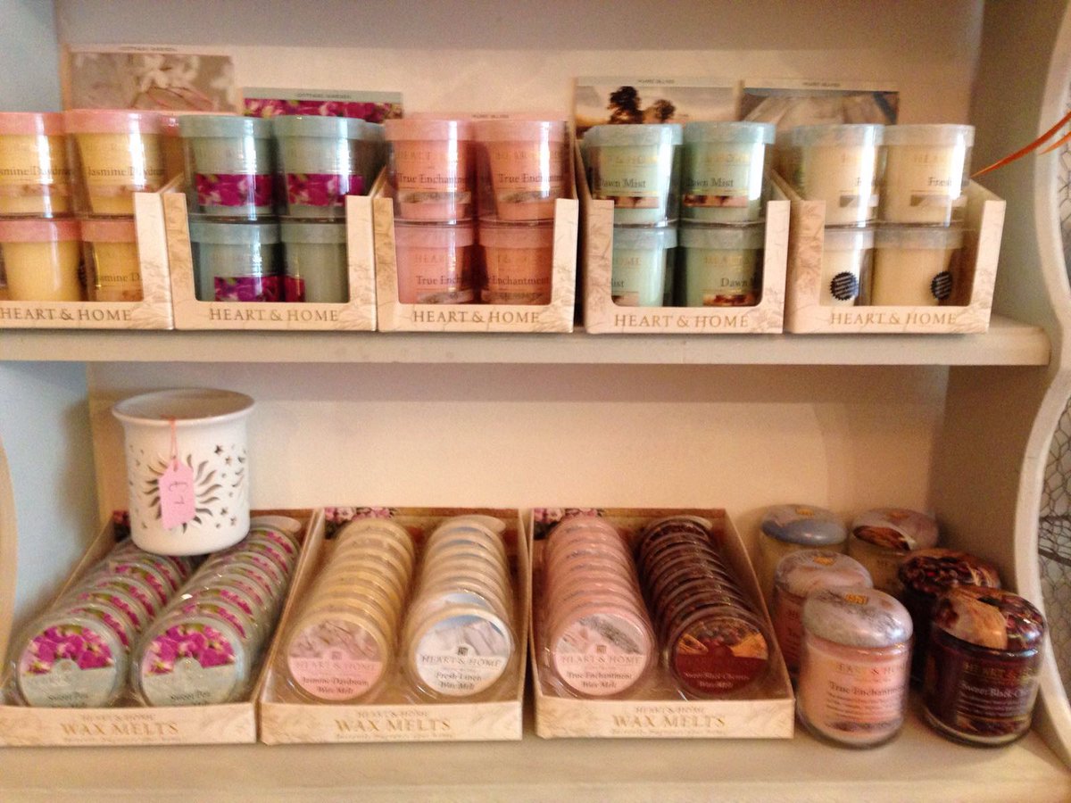 HebdenHashtags's tweet image. #BeInspired to brighten up your home with Homebird, #Todmorden
#Hatboxes #ScentedCandles #Décor