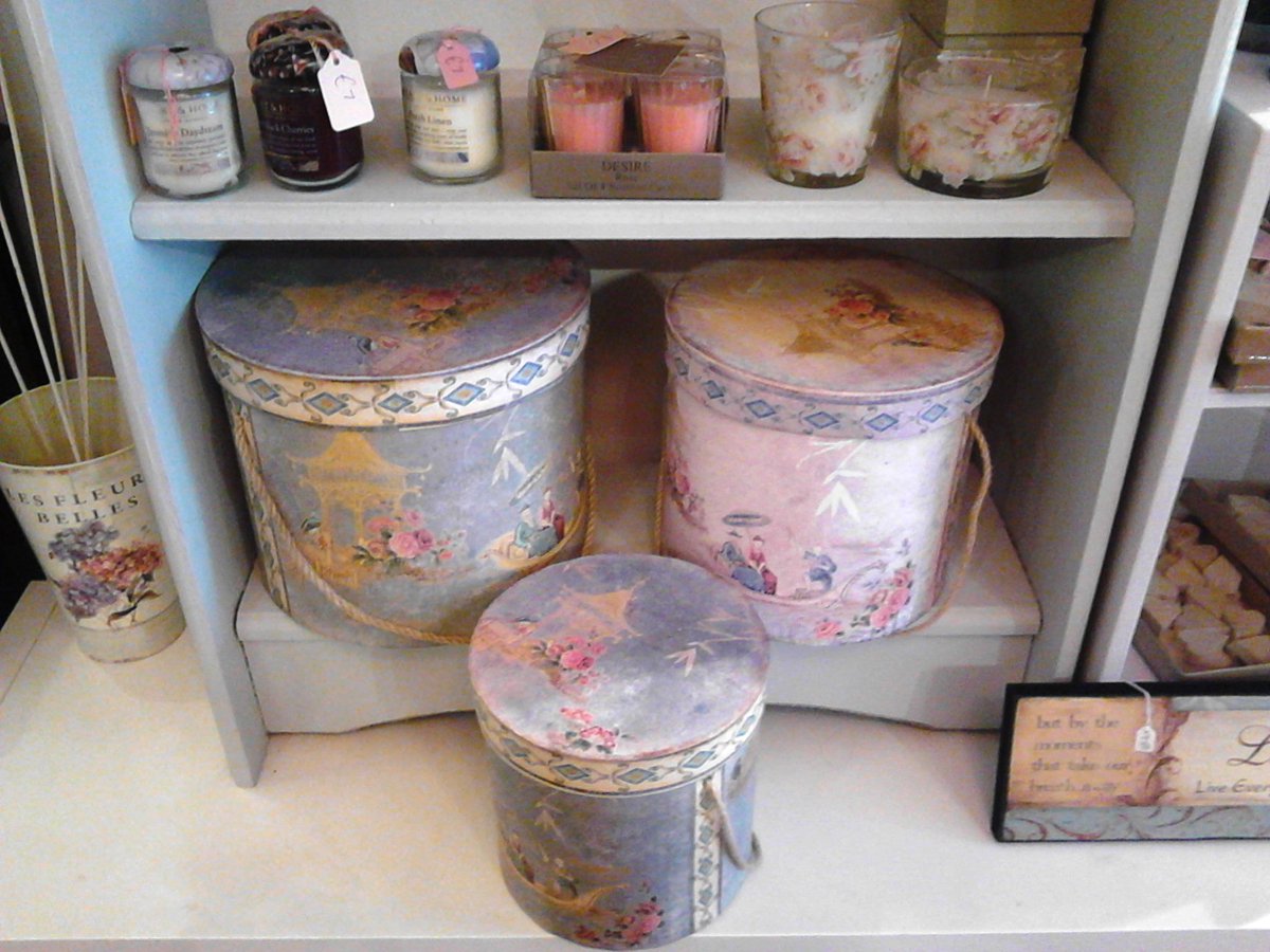HebdenHashtags's tweet image. #BeInspired to brighten up your home with Homebird, #Todmorden
#Hatboxes #ScentedCandles #Décor