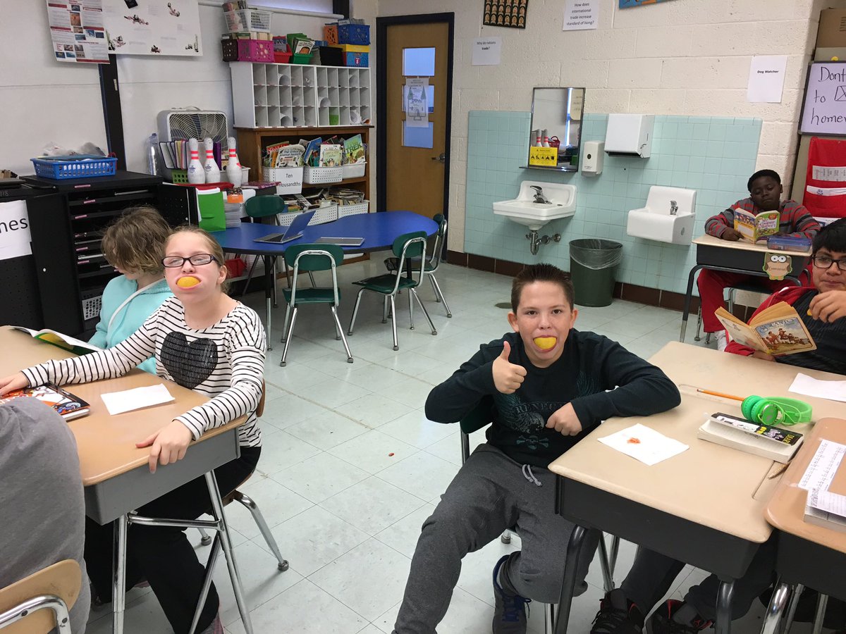 ClarkSharks's tweet photo. Grapefruit was a hit today! #chdreambuilders @flotus #FFV https://t.co/5qmlWvKWIo