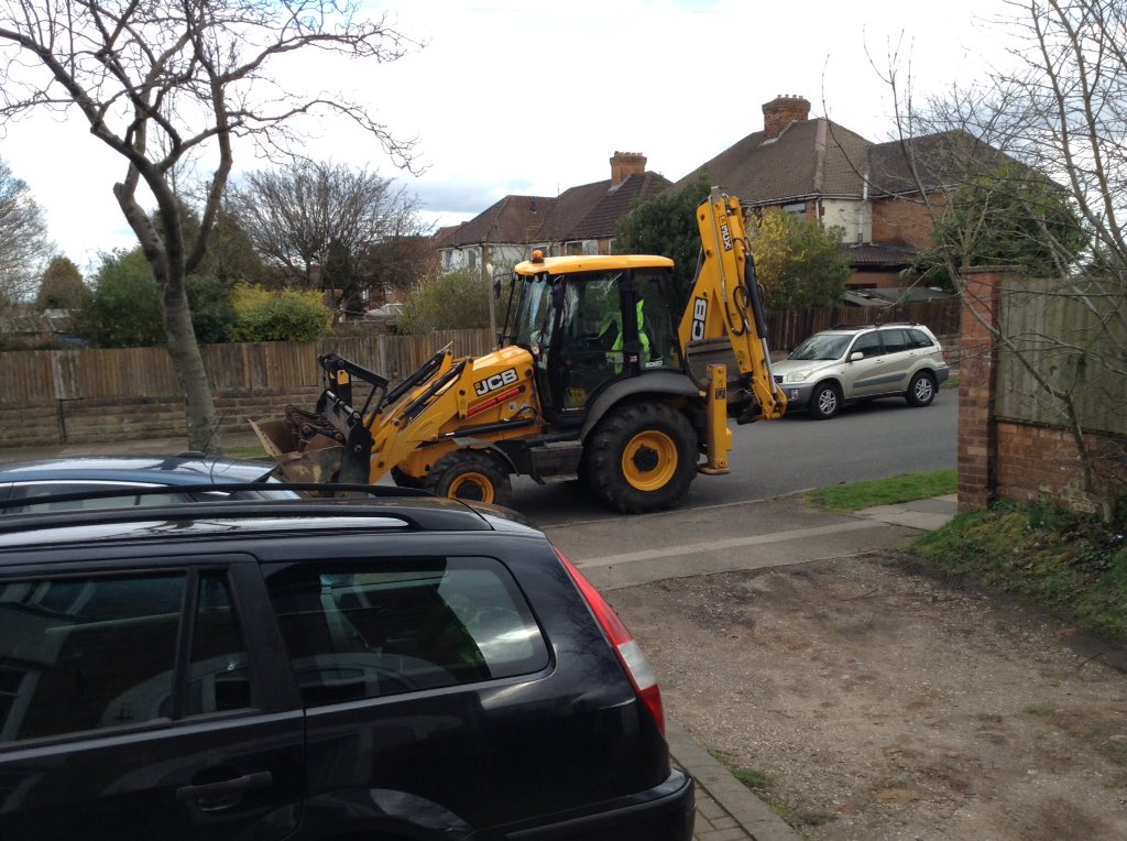 You know that moment when there's a massive jcb digger out the front of your house to come and dig up a tree stump 😑