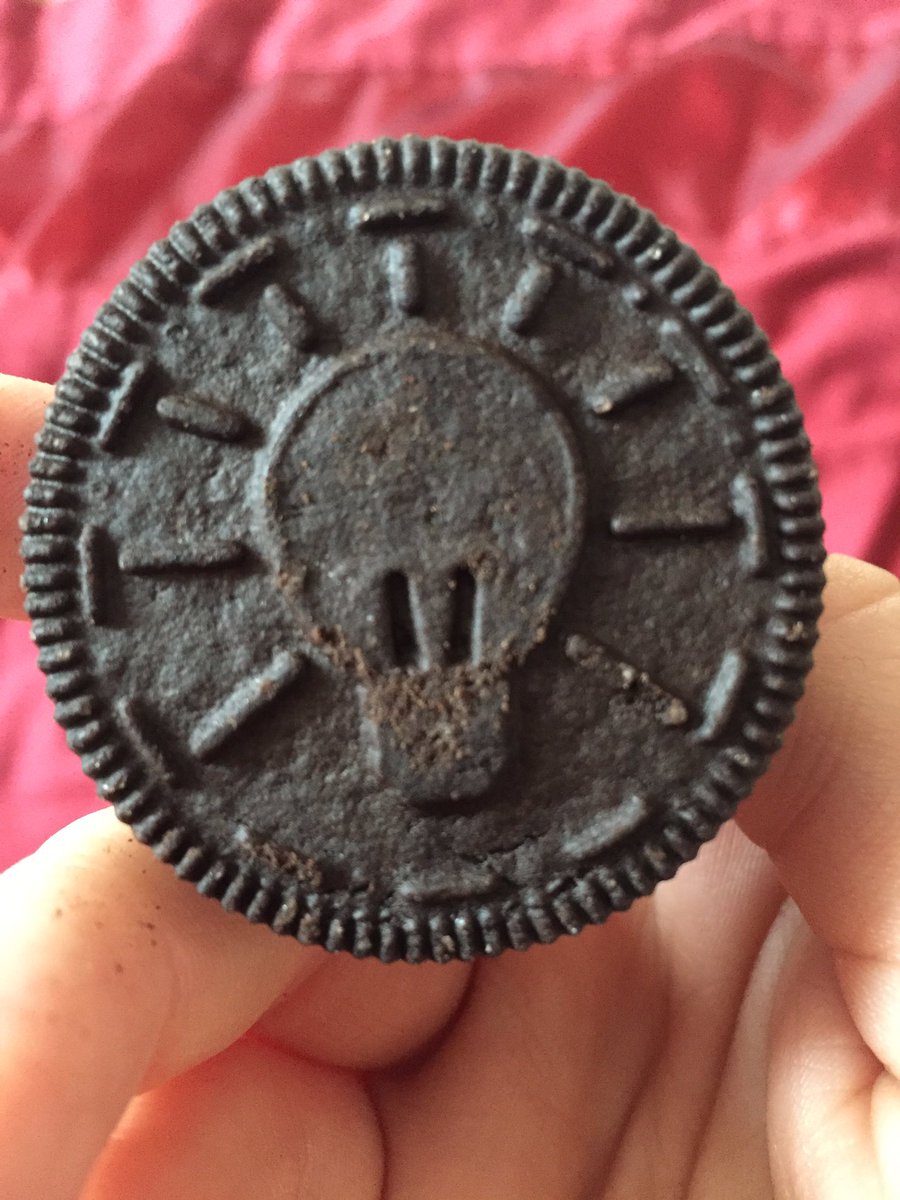 amyviolet25's tweet photo. #Oreo #lightbulb #weird #openupwithoreo #doublestuff https://t.co/NDvljjLt9j