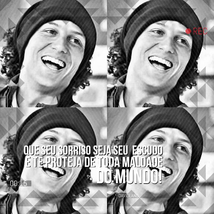 geezerstockler's tweet photo. "Estou aqui pra dar o meu sorriso à vocês" - David Luiz.
😍😍😍 #Davidland https://t.co/vrpUEDFsOI