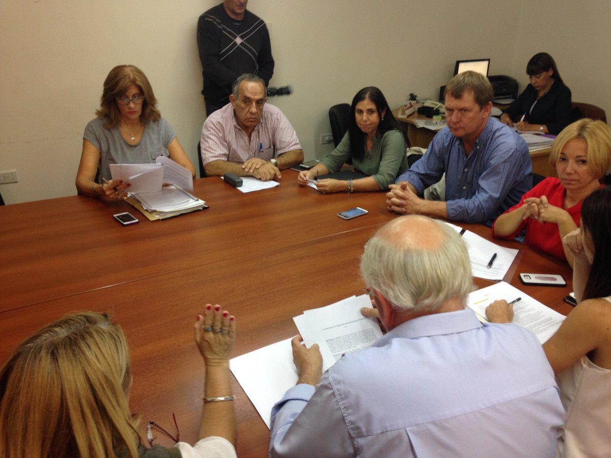 fuadsosa's tweet photo. Trabajando en la comisión de Tierras sobre agro químicos. Recibimos funcionarios de salud y ambiente. https://t.co/CbO0jmIyjg