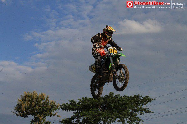 ersarestiani's tweet photo. Pemberlakuan Warna Wajib Nomer Start Di Motocross 2016 https://t.co/4q4sLgXvhV https://t.co/W3wXDnjMbQ