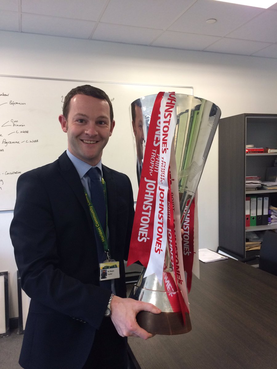 john_rharper's tweet photo. This is what it feels like to hold up the JPT. #JPT #JPT10 #JPTFinal https://t.co/e43jwmbmAF