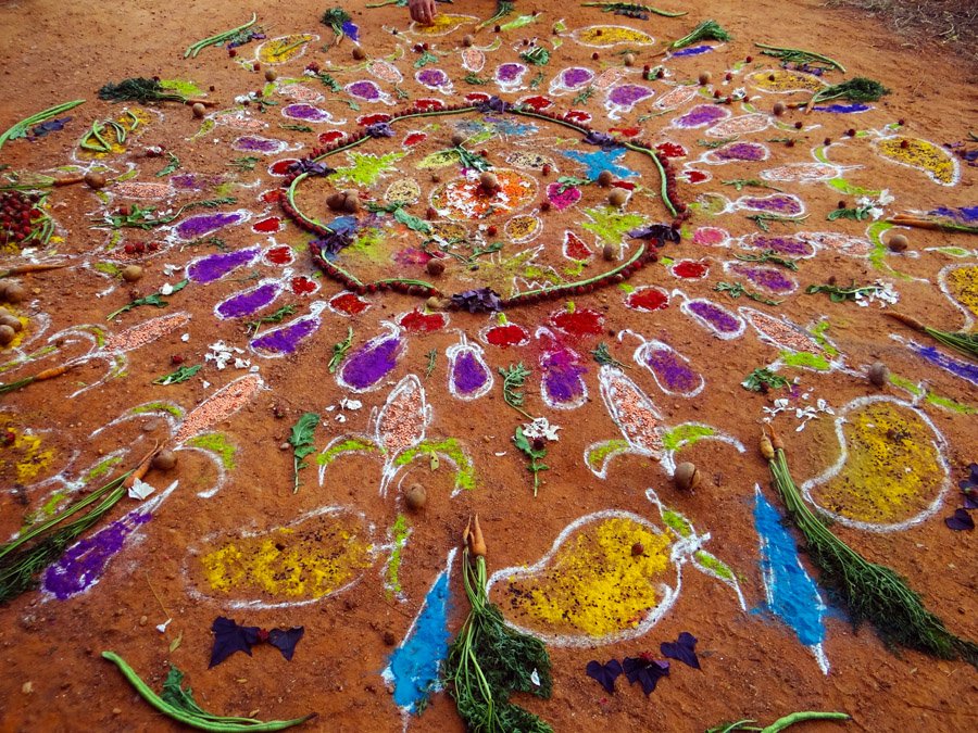 SankalpaArt's tweet photo. #Communityart #mandala to #remember where our #food comes from! #peoplefoodmusic #SolitudeFarm #Auroville #earth https://t.co/RRpC1zm4C9