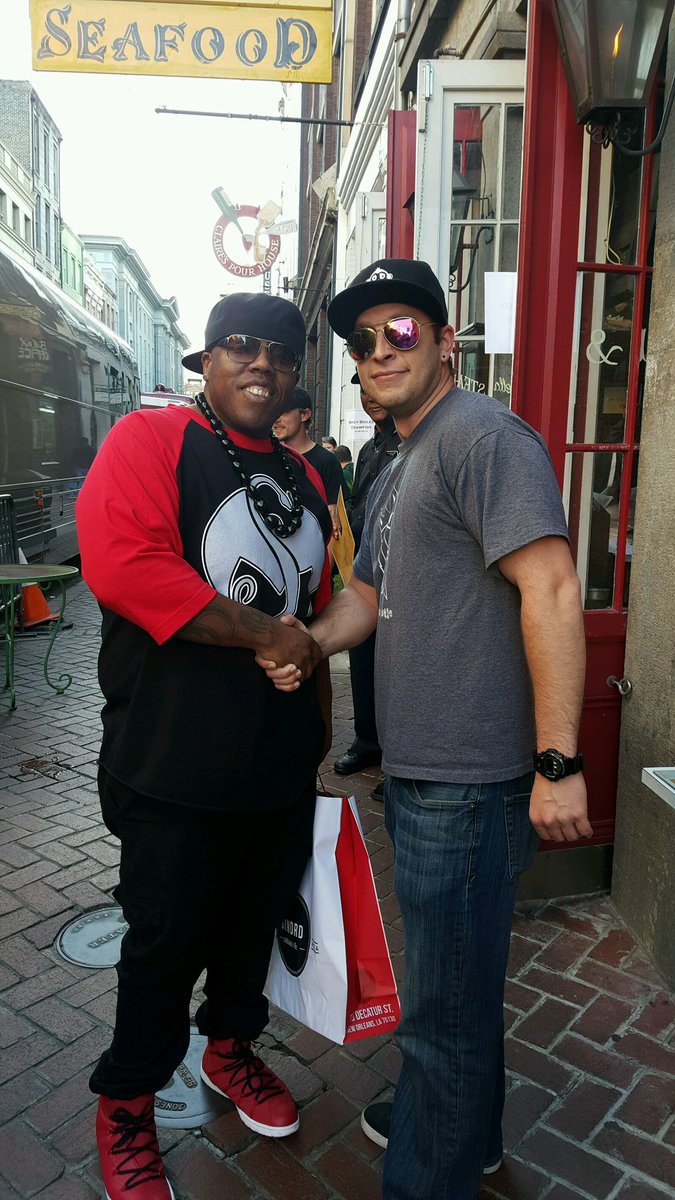 J_Melo42's tweet photo. I was heading to my first @TechN9ne show and ran into the one and only Kali Baby, @KrizzKaliko. https://t.co/TiwO2MLad1