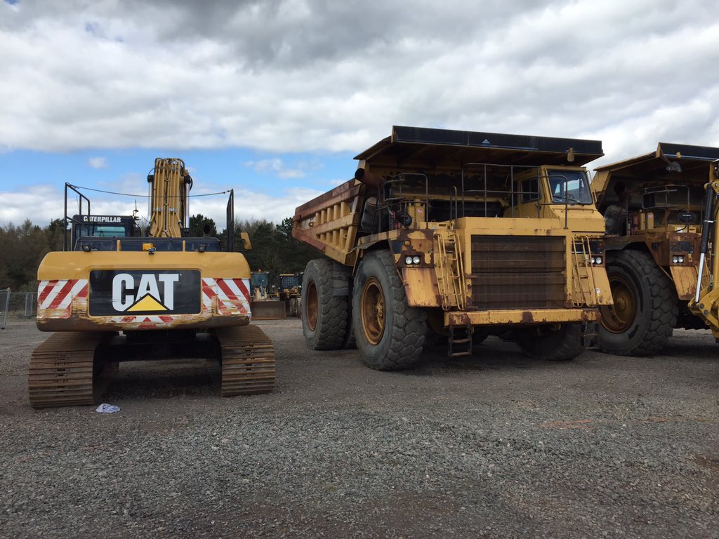 DiggerManBlog's tweet photo. More kit arriving for the Cat Auction Services @IronPlanetEU event on 20th April #IPRockingham #plant #machinery https://t.co/n7cgzpzy3b