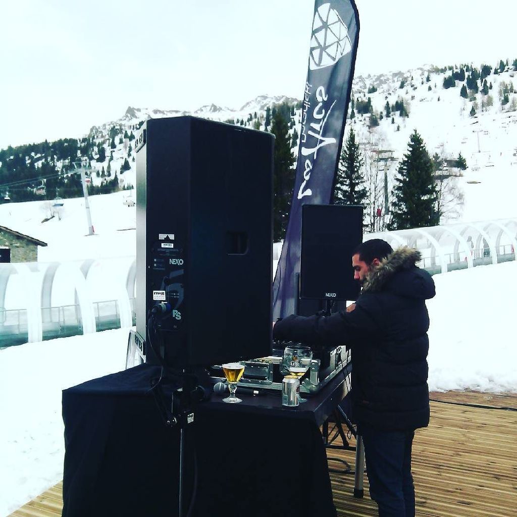 MontagneJadore's tweet photo. Cezaire DJ aux sports d hiver #lesarcs #mille8 #rochemusique #printempsduski #lelodge #restaurant #paradiski #cezai… https://t.co/PIUKtR3udI