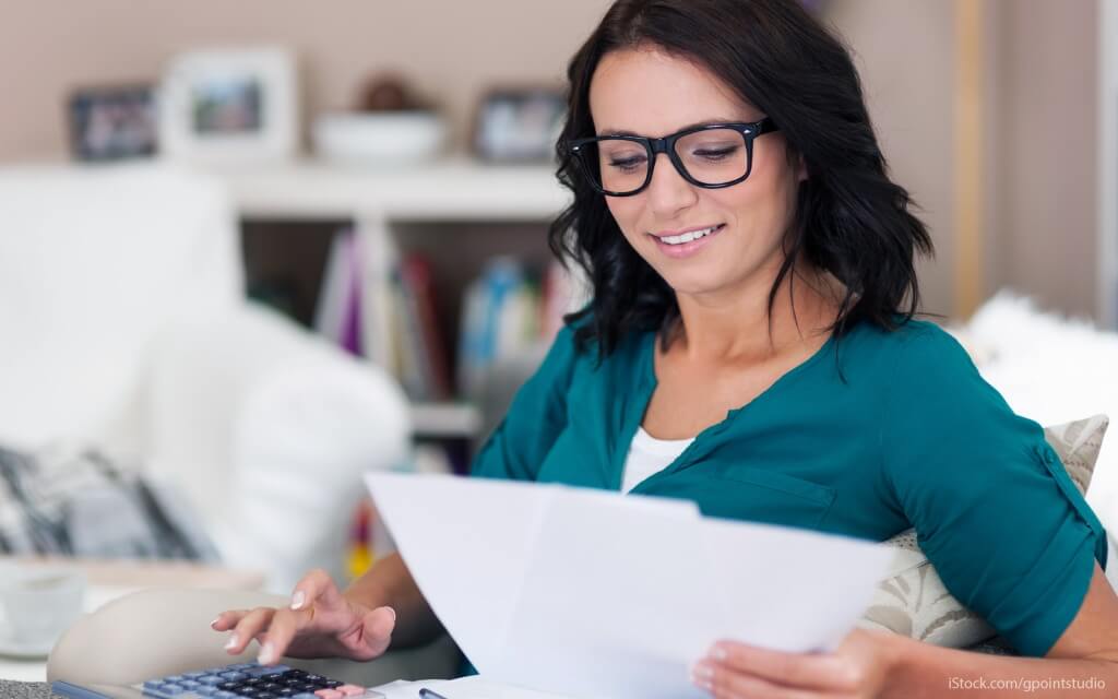 mecuokc's tweet photo. As the tax deadline looms nearer, check out these 7 tips that could save you money! #taxes 
https://t.co/PWI57ri72Z https://t.co/LF5KyDoi39