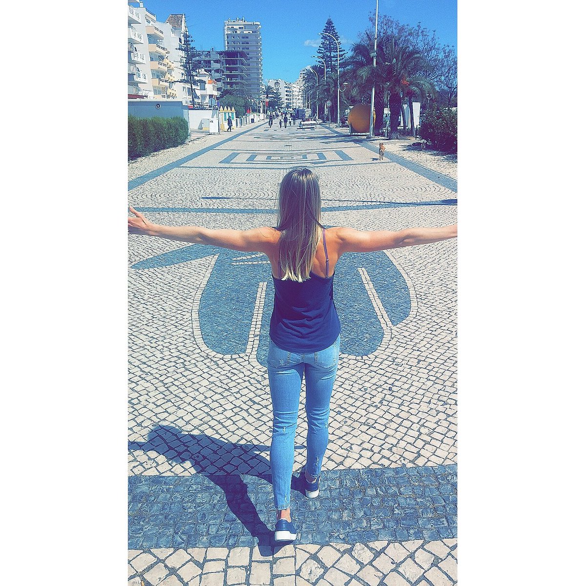 Santa_Matule's tweet image. Keep your face to the sunshine and you cannot see a shadow. 💙💙💙#MonteGordo