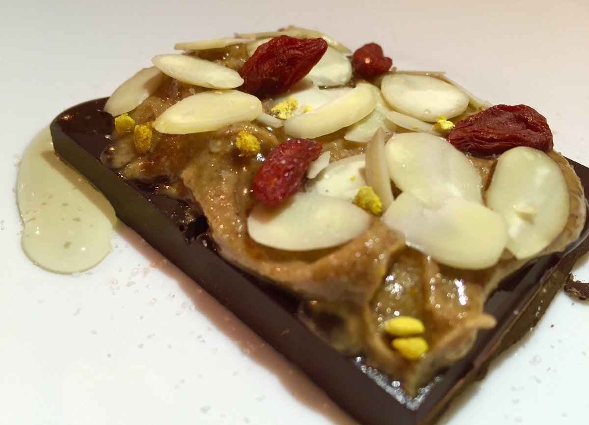 Beekeepers_Nat's tweet photo. Raw snickers > real snickers! @giddyyoyo + almond butter mixed w/ our propolis spray, topped w/ raw honey &amp; pollen https://t.co/2tGhNDPlCH