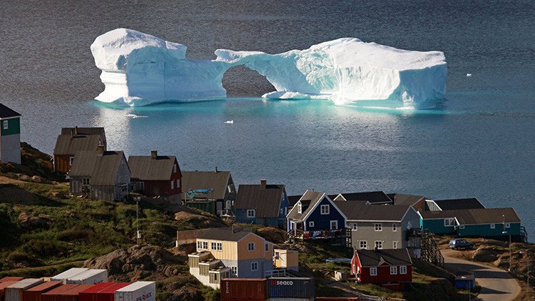 ActualidadRT's tweet photo. Algo anómalo ocurre con el hielo de Groenlandia https://t.co/CKrPOimTWg https://t.co/l9a2gmHLGV