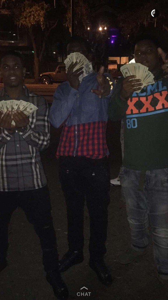 byronjackson28's tweet photo. @ronue9 Happy G day to bro, nigga know we still running them bitches up💰💰real niggas since day one! https://t.co/qGTs0mHB1F