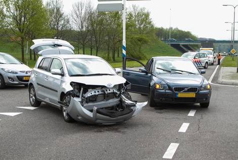 Verkeersplateaus op Wakkerendijk bij op-afrit A1 dlvr.it/KzMDQ6