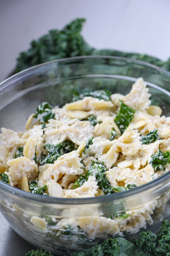 flatlandfresh's tweet photo. Kale Caesar Pasta Salad with a homemade light &amp; creamy garlicky dressing #kale #pasta #salad https://t.co/biHtaRtvc6 https://t.co/VXoMeTpSd9