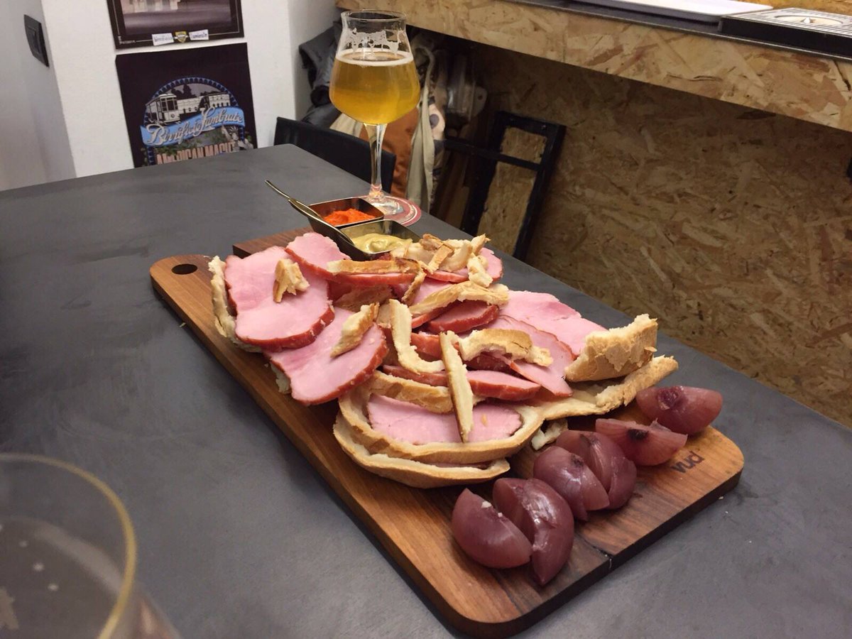 CottoMase's tweet photo. Stasera c'è l' #AperiMasè a #Trieste, in via San Nicolò. Dalle 18 in poi, sarete dei nostri? 
#cottomase #aperitivo https://t.co/gLc5com5Z8