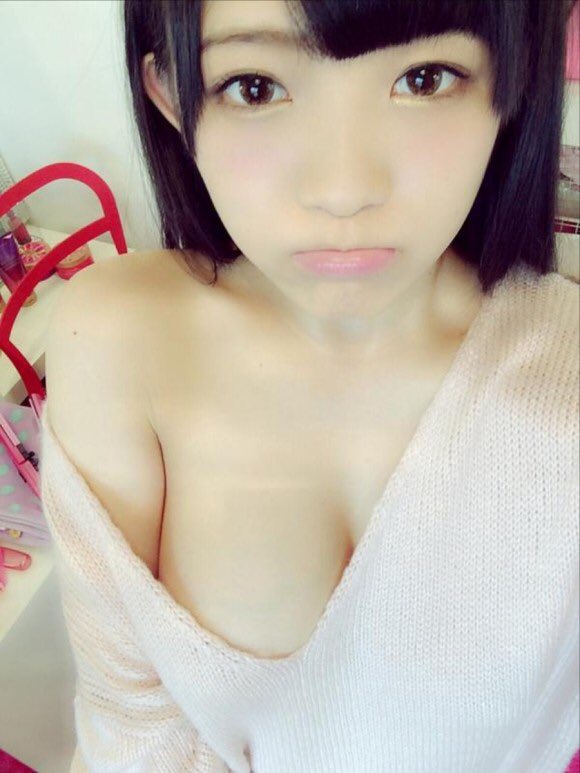 女子高生　自撮り twitter 　エロ 