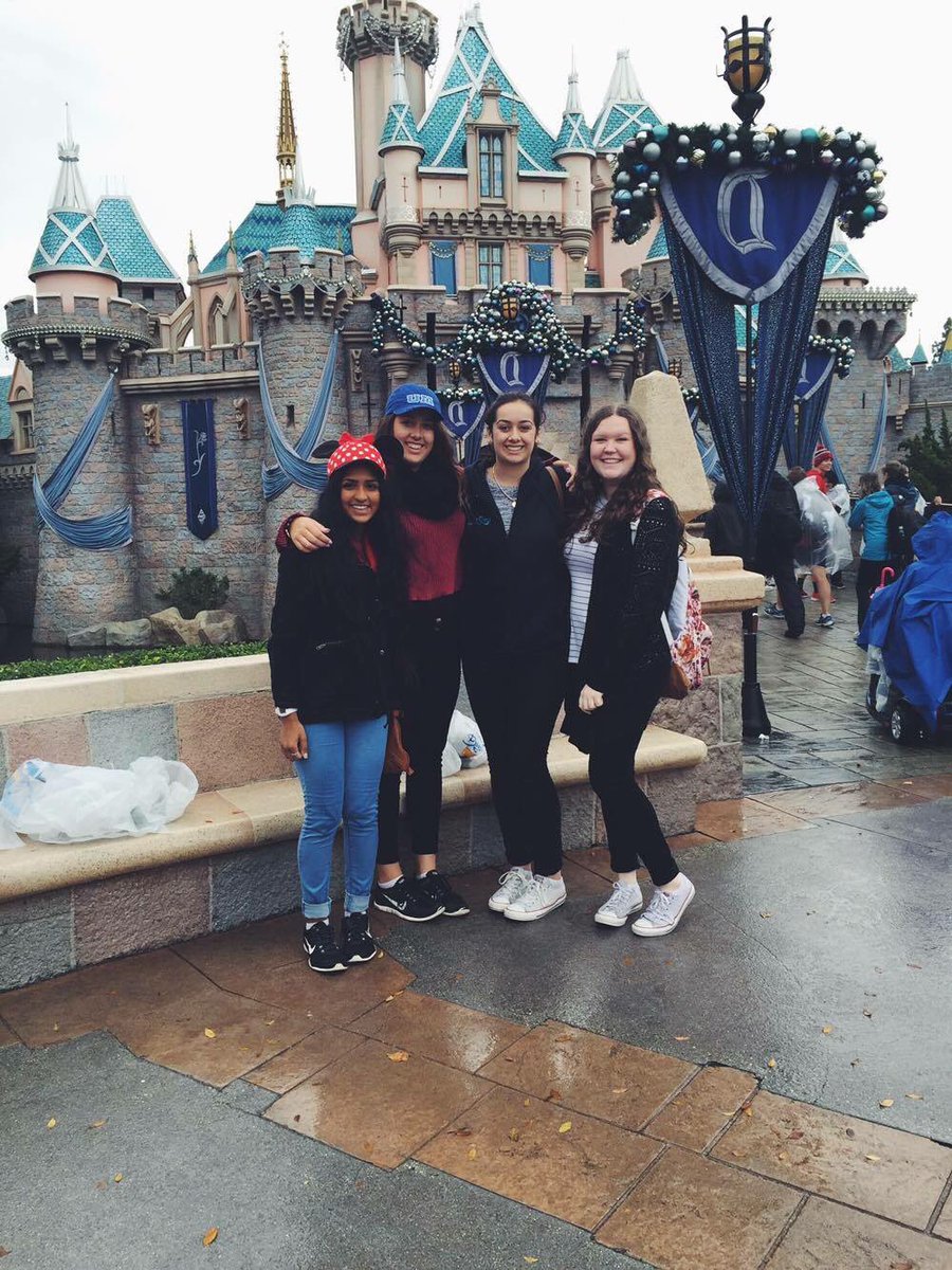 PriyaNarayanXo's tweet photo. Take me back to America now this isn't funny, school starts in 5 days kms https://t.co/5Hai64gGID