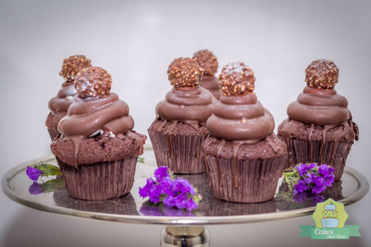 cakesandthat86's tweet photo. Totally in love with these hi hat Ferraro Roche cupcakes I made last week 🤒 #cupcakestagram #cupcakes#chocolate https://t.co/IMLcfTKUfH