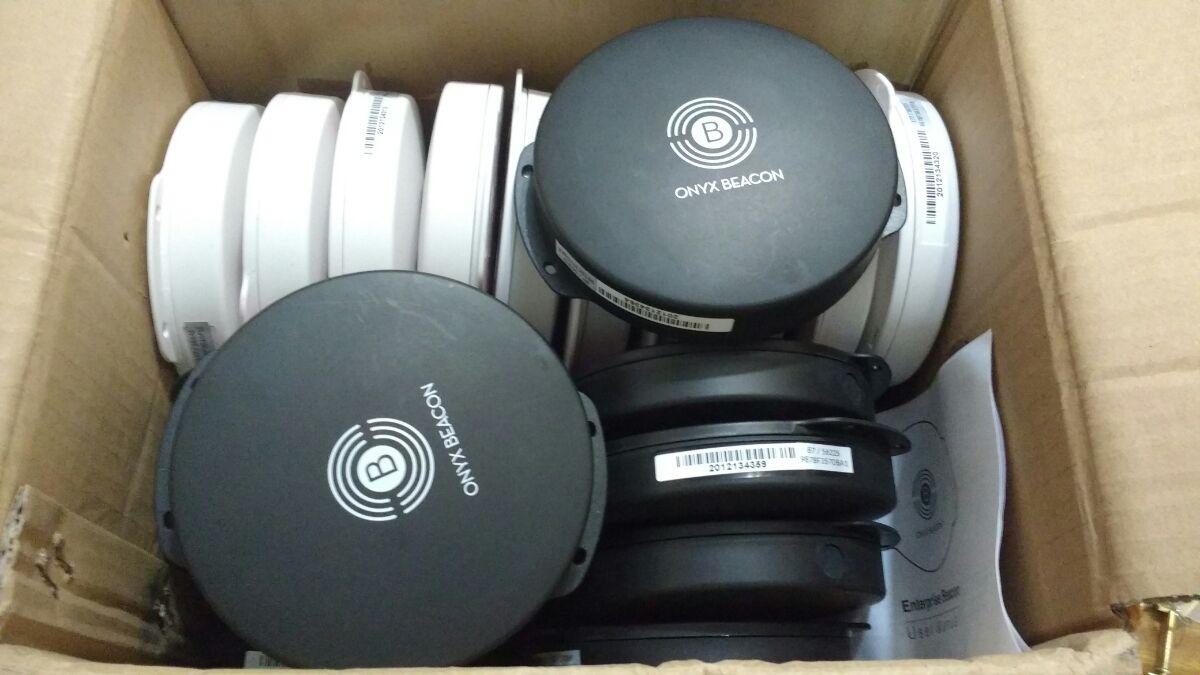 tomasbujan's tweet photo. Beacons recién llegados ! #shopear #beacons #notibeacon @NOTIBEACON @onyxbeacon @diazailan https://t.co/WAMWUwJP2U