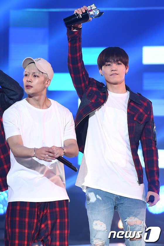 GOT7Indonesia's tweet photo. [PICS/PRESS] 160405 SBS MTV The Show - #GOT7 #JB #Mark #Jackson 
© News1 https://t.co/mhT5RJBcYL