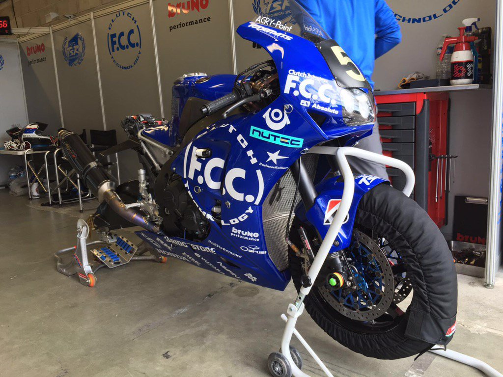FIM_EWC's tweet photo. 2016 #FIMEWC newcomers @TSR_SUZUKA getting ready for their first @24heuresmoto week ! https://t.co/JTVW2oA1bl