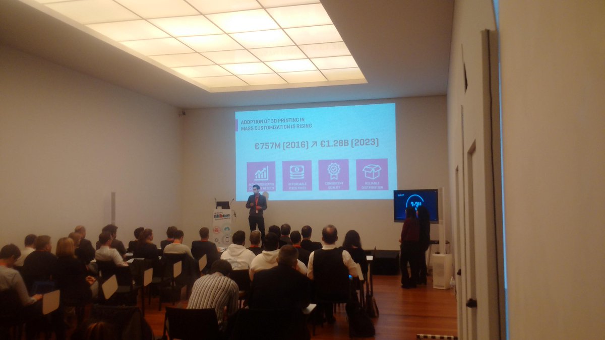 SaveYourPrint's tweet photo. Good pitch of @LayeredPrints at @FABulous_FI https://t.co/FD0mLVk4fT