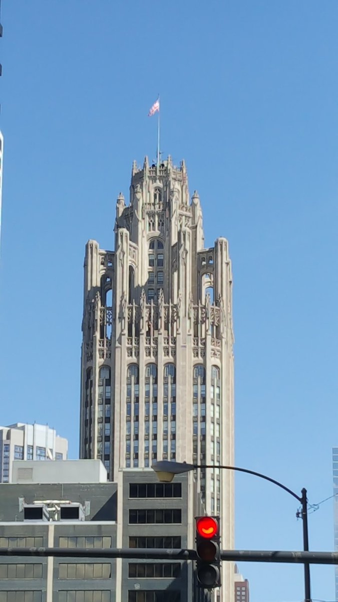 LostChainsJ's tweet photo. I've finally settled in a bit in Chicago. Already finding familiar architecture I love! https://t.co/qWDicG2f1p