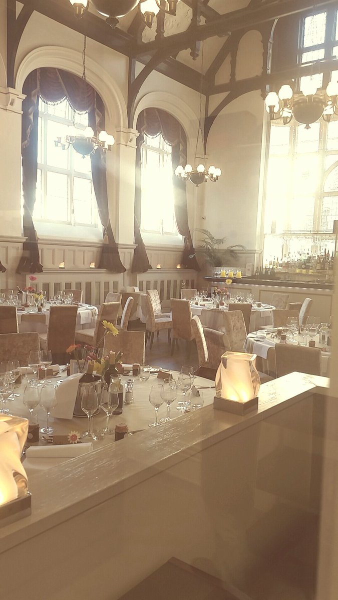noellyB55's tweet photo. @MemoirsCol looking stunning as always ahead of this evening's wedding reception. #Colchester #Essex #SunBeaming https://t.co/h7C0yxjKhH