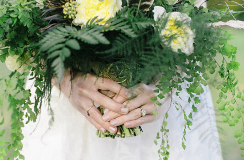 CooperHattie's tweet photo. Mockingjay pin hidden in bridal bouquet. #weddingsecret #booknerdfession https://t.co/tgRJNZSQnz