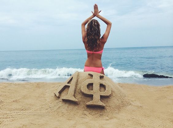 GreekLifeFlags's tweet photo. We're dreaming of sun, sand, and Alpha Phi! https://t.co/fCueFRuPWN