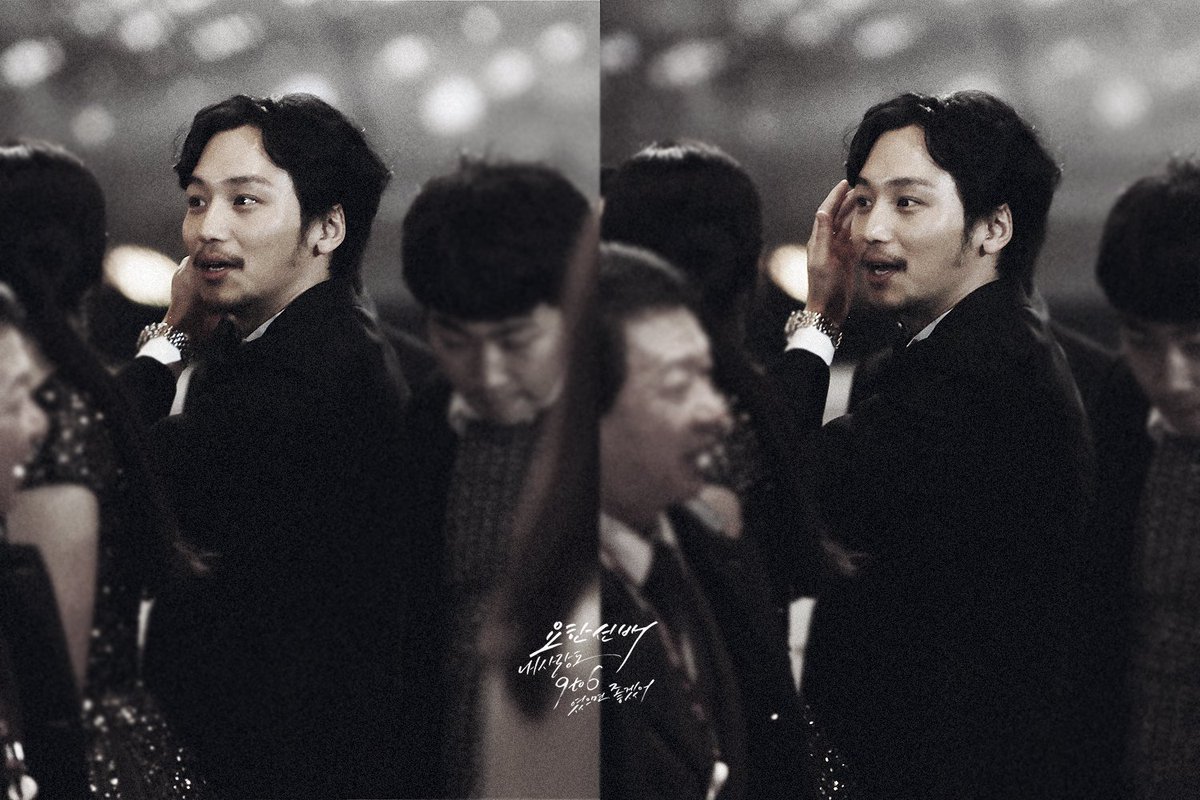 YH_Senior's tweet photo. 151231 SBS 연기대상 변요한
나 이거 분명 느와르 영화에서 본 것 같은데...☆★
https://t.co/3olpsjnLue https://t.co/INA2cVEZqu