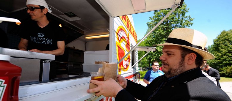 La cuisine de rue est de retour cet été dans le #SOMtl ville.montreal.qc.ca/portal/page?_p… Aussi camionderue.com