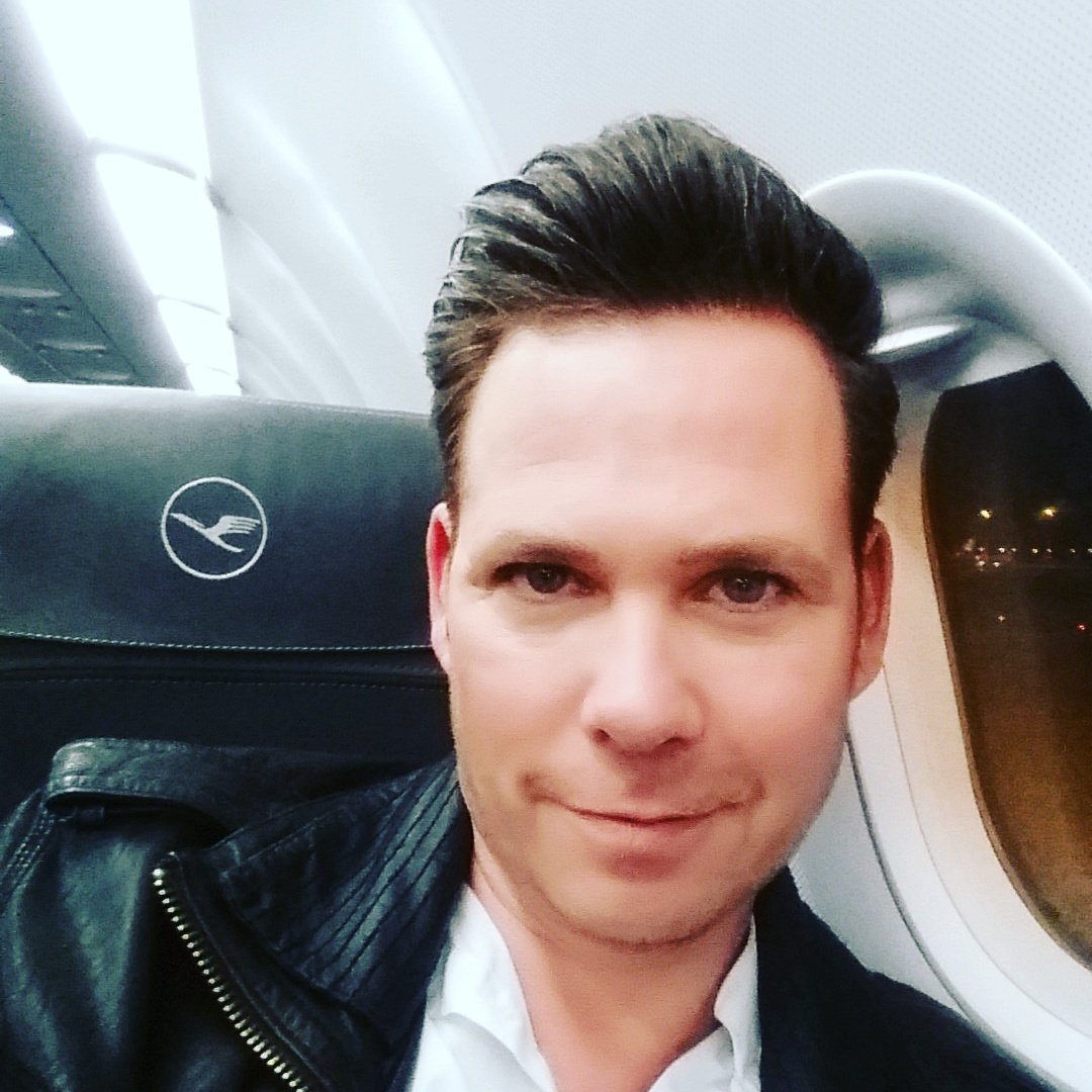wiroffiziell's tweet photo. Ab geht's von #München nach #Bremen. Euch wünsche ich einen schönen #Abend. #wir #touche #macarecords #boyband #new https://t.co/RLOsU5w3Wz