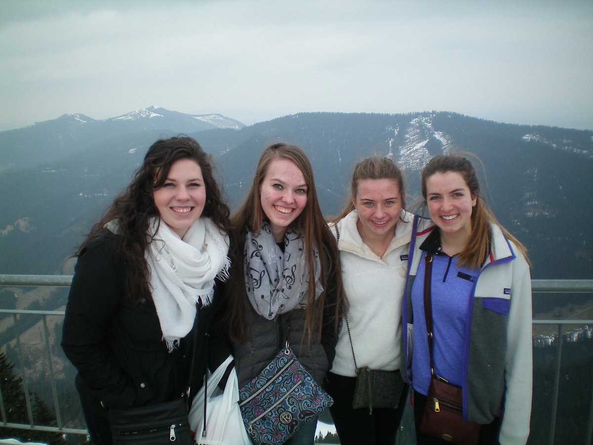 RegisCatholic's tweet image. In March, 13 #RegisHS juniors and seniors taking German had the opportunity to travel to Germany for 12 days!