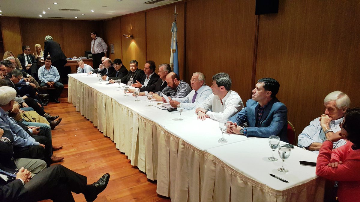 joseluisgioja's tweet photo. ¡EMOCIONADO de comenzar a formar la estructura base para recuperar el Gobierno en 2019! FB: https://t.co/ITGyDogjRw https://t.co/8GPGDWMx8L
