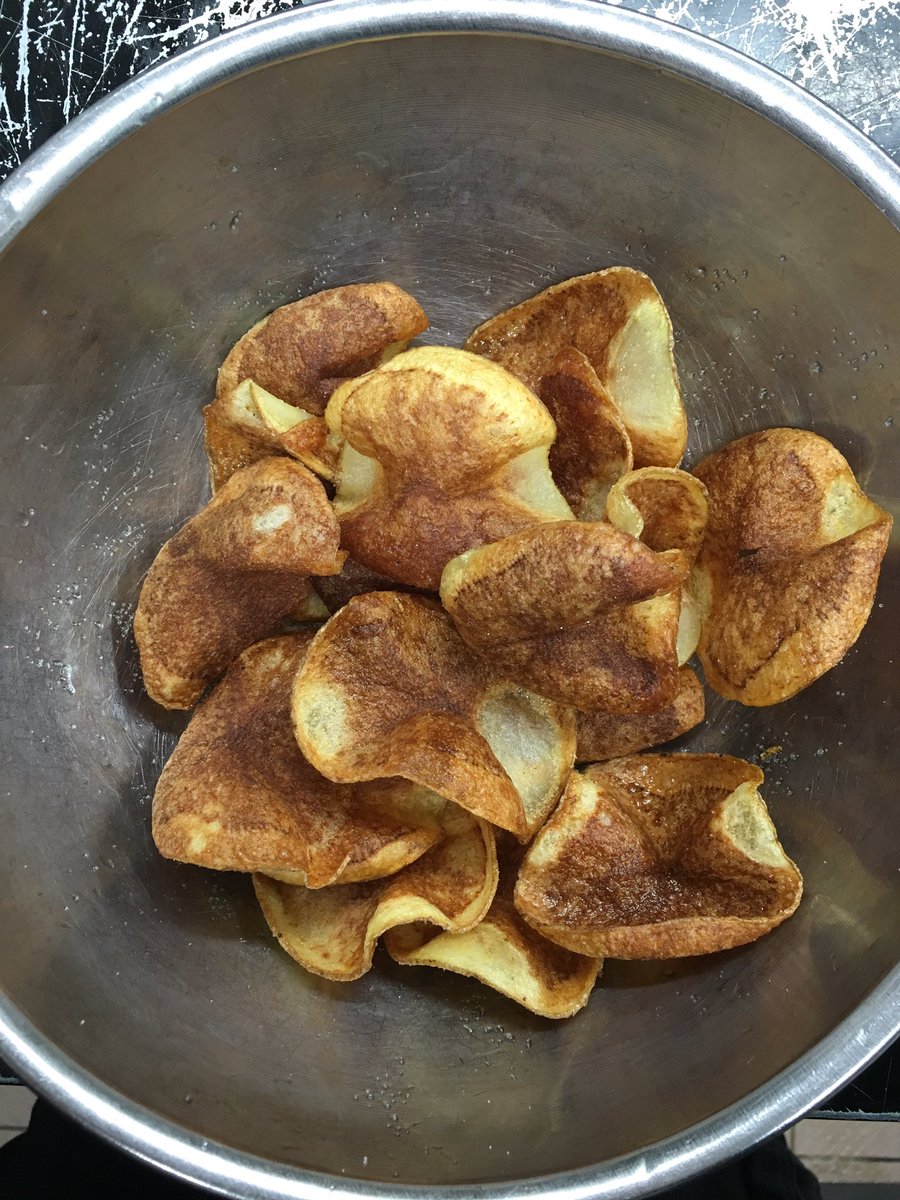 alexp89's tweet photo. When life gives you potatoes, make chips. #homemade #kitchenplay #littleitaly #ottcity @La_Roma_Ottawa https://t.co/rx5yzju3BG