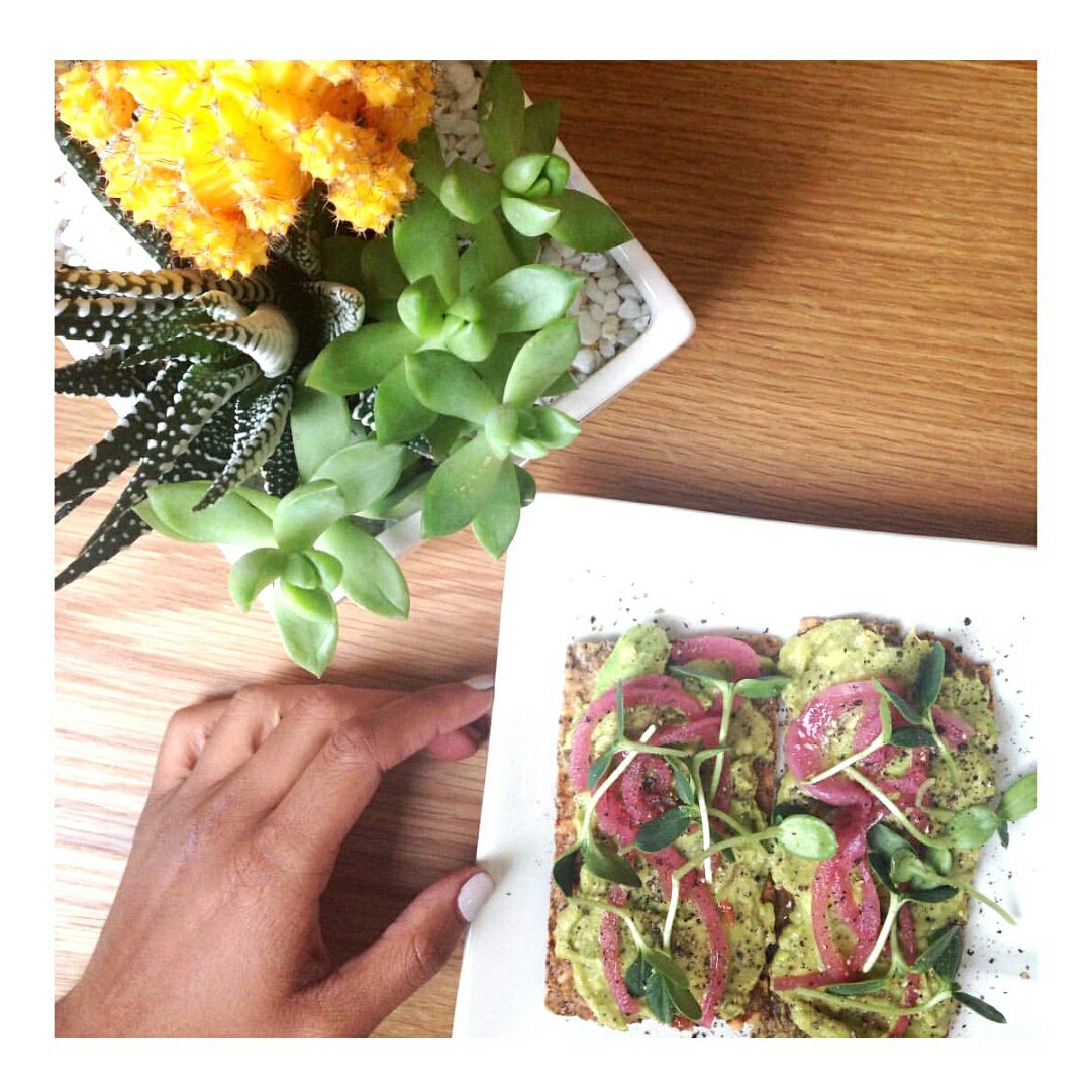 Avacado toast always hits the spot. || Thanks for the pic @kavisha_jega #gloryjuiceco #gloriouslunch #avacado