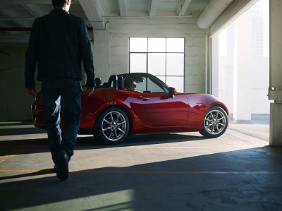 WorldCarMazdaTX's tweet photo. The 2016 World Car of the Year and 2016 World Car Design of the Year, MX-5 #WCOTY2016
https://t.co/ZwOBM43nwf https://t.co/KcO4wPkunA