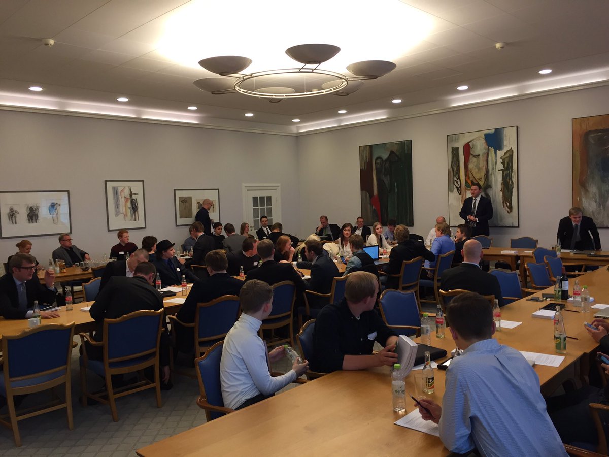 venstredk's tweet photo. Folketingsgruppen mødes her til aften med Venstres Ungdom. Spændende og liberale input 😀 #dkpol https://t.co/Qjhw6McR39