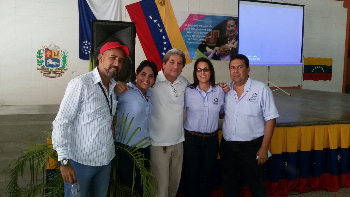 lauryst28's tweet photo. Juntos por el renacimiento y reimpulso de la Revolución Bolivariana👊 https://t.co/XltuIU01Hd